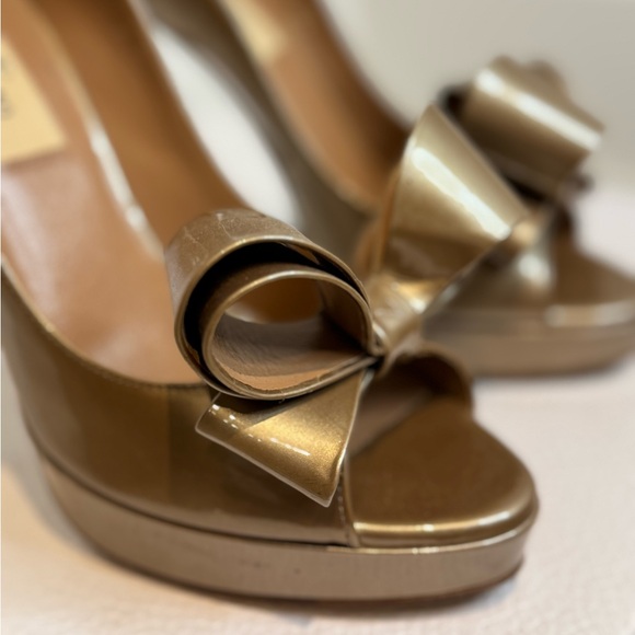 THE PERFECT HOLIDAY VALENTINO BOW HEELS! - Picture 5 of 10